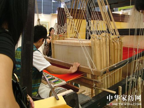 非物質文化遺產家紡展上顯魅力