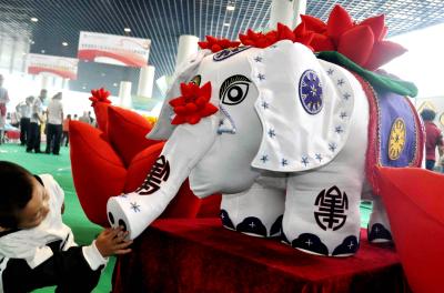 大型手工布藝玩偶亮相濱州家紡文化節