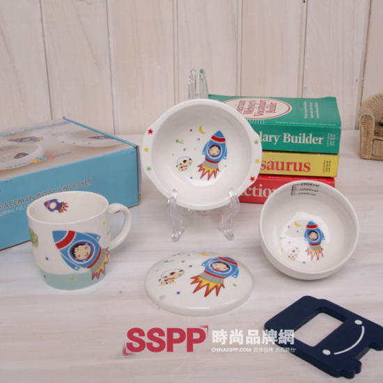 卡通餐具為生活充色彩