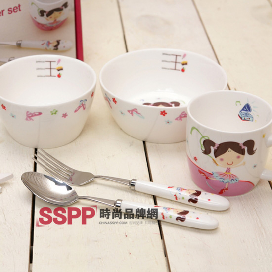 卡通餐具為生活充色彩