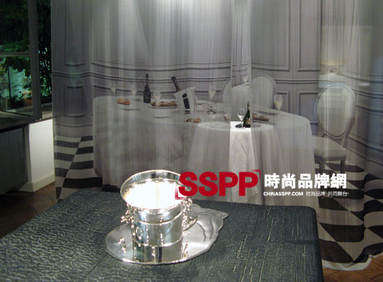 Ruinart限量版香檳冰桶和香檳酒杯