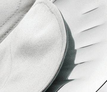 餐具領域新款輩出 “餐桌時尚”獨領風騷 讓人眼前一亮的葉片面包托盤