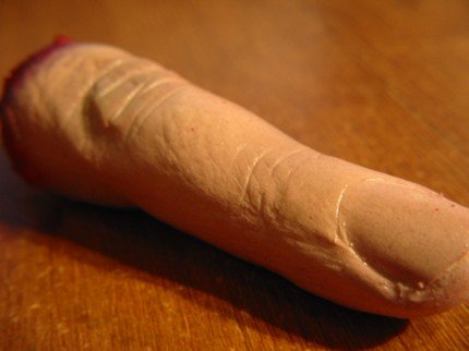 2 個性創意血腥手指U盤