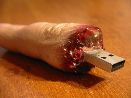 安全上網(wǎng) 為鼠標(biāo)配一個(gè)更有意思的墊 個(gè)性創(chuàng)意血腥手指U盤