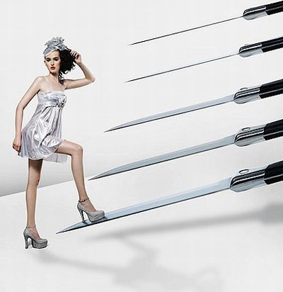 美女與餐具親密接觸