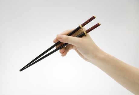 可愛的隔熱杯套 遇熱水長小花 “刀筷合一”的武士刀筷子