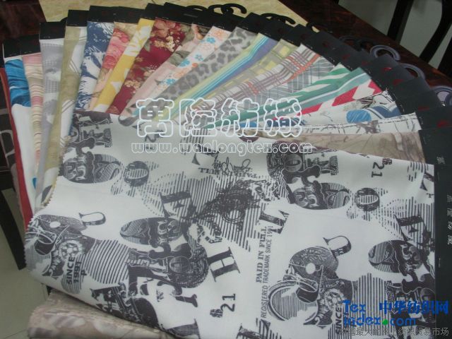 印花麂皮絨 用途靠墊 成份100%滌綸 規格75d*225d