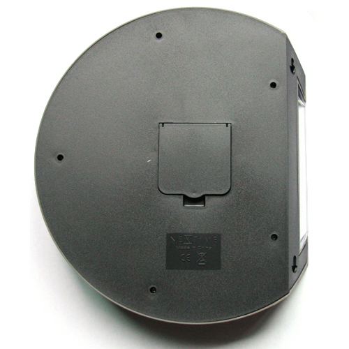 1 另類的創意插在墻里的時鐘