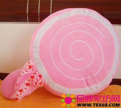 搞怪抱枕 飾品也要玩時尚