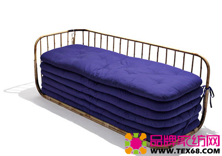 用床墊墊起來的個性布藝沙發