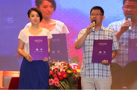 圣路易絲攜董璇召開新品發布會
