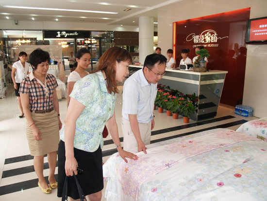 中紡協會長楊兆華視察櫻花家紡