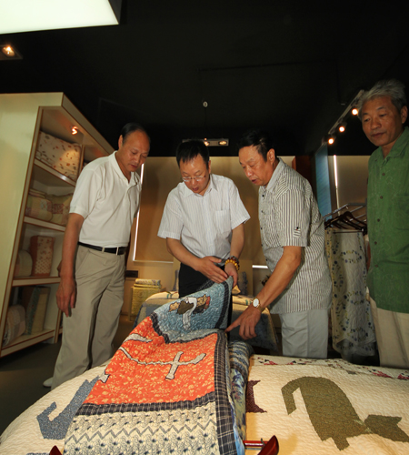 楊兆華親臨66°浪漫家紡進行參觀