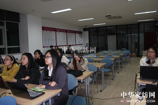 紫羅蘭家紡部門秘書培訓會正火熱進行