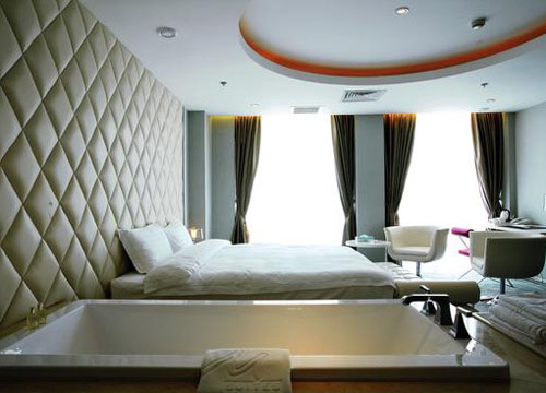 用白色構建空間形態