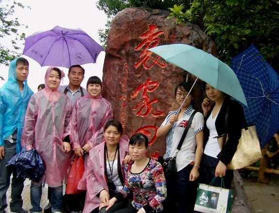 雨蘭組織優秀員工旅游 增進團隊凝聚力