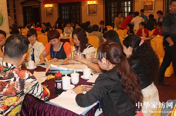 東方刺繡“龍騰2012”營銷峰會(huì)暨秋冬新品發(fā)會(huì)