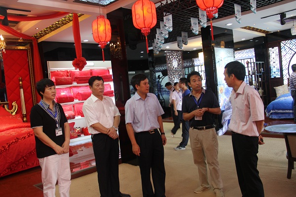 新余市新任市長(zhǎng)蒞臨雨蘭家紡參觀指導(dǎo)