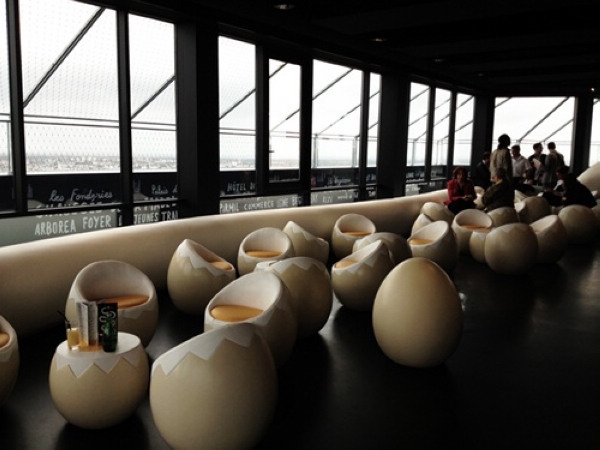 獨特鳥蛋座椅法國南特市鳥巢酒吧