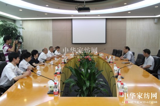 盛宇集團董事長曾上教到正泰集團參觀