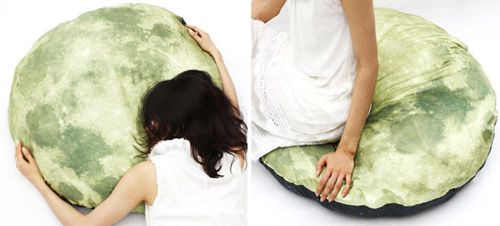 "滿月"坐墊地毯體會太空旅行