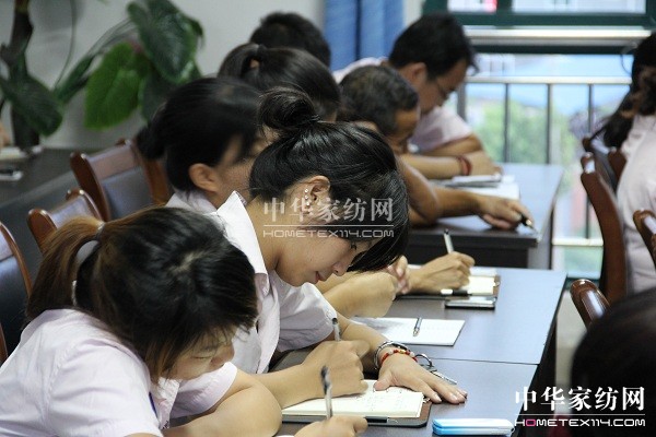 雨蘭人力資源部舉行員工素質(zhì)提升培訓(xùn)班