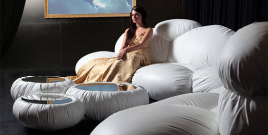 坐在云端上的云朵沙發(fā)