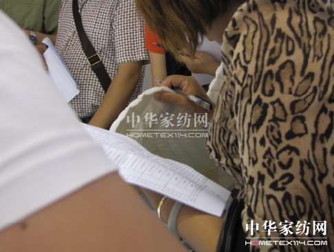 南方寢飾舉行2013年春夏新品評審會(huì)