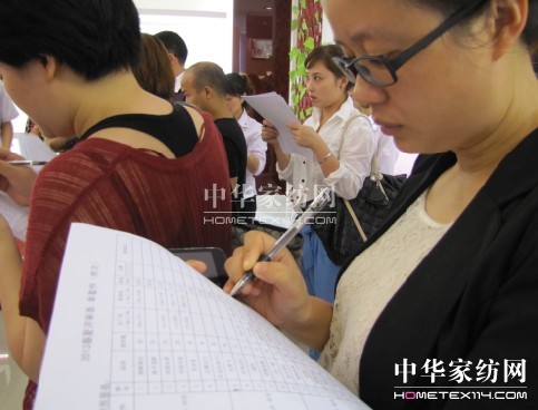 南方寢飾舉行2013年春夏新品評審會(huì)