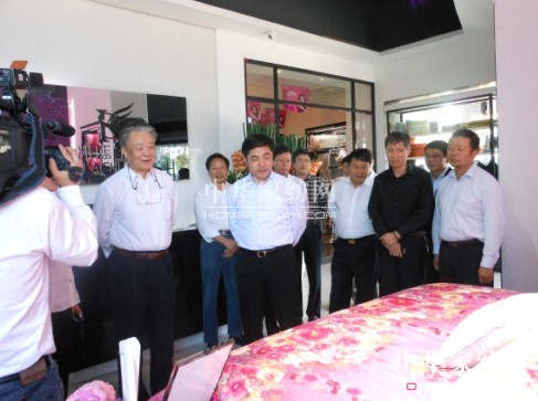 民營經(jīng)濟(jì)研究會(huì)會(huì)長保育鈞視察凱盛家紡