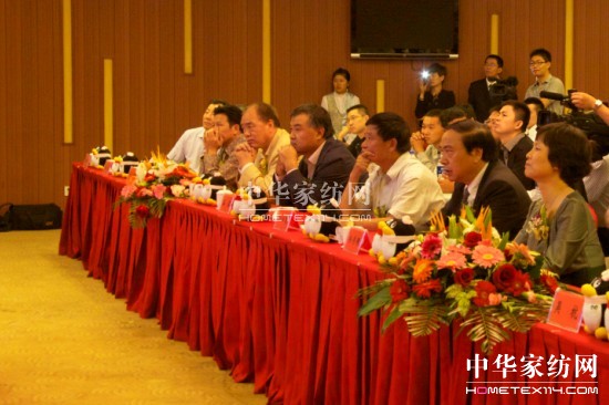 名媛蘿莉群芳爭(zhēng)艷•時(shí)代百貨引領(lǐng)時(shí)尚