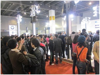 參展商低調亮相 消費者務實購車