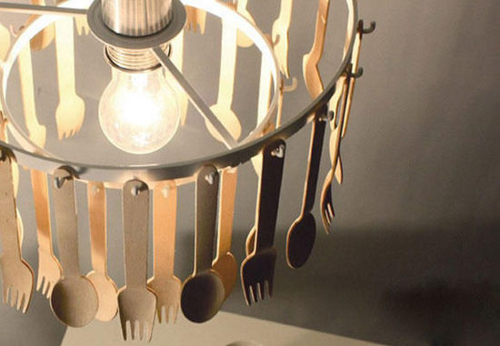 餐具吊燈讓調羹叉子掛起來