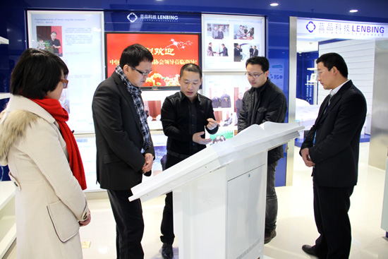 李陵申會長蒞臨藍品科技視察指導