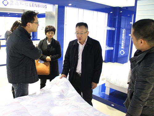 楊兆華蒞臨藍品科技視察指導