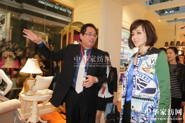 關(guān)之琳優(yōu)雅亮相黛富妮新品推薦會