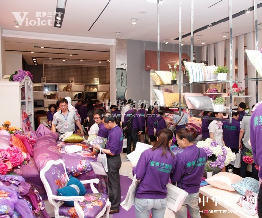 紫羅蘭2013秋冬訂貨現場氣氛熱烈