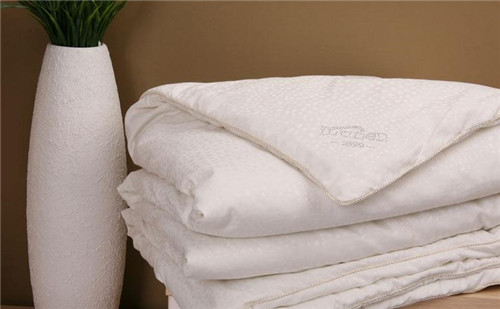 蠶絲被如何手工制做的