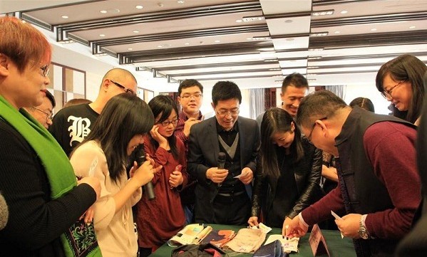 引領(lǐng)中國(guó)流行面料推動(dòng)面料開(kāi)發(fā)