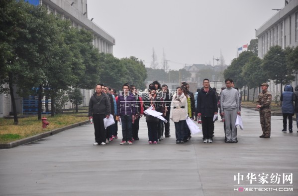 南方寢飾2014首屆軍事拓展增強(qiáng)團(tuán)隊(duì)凝聚力