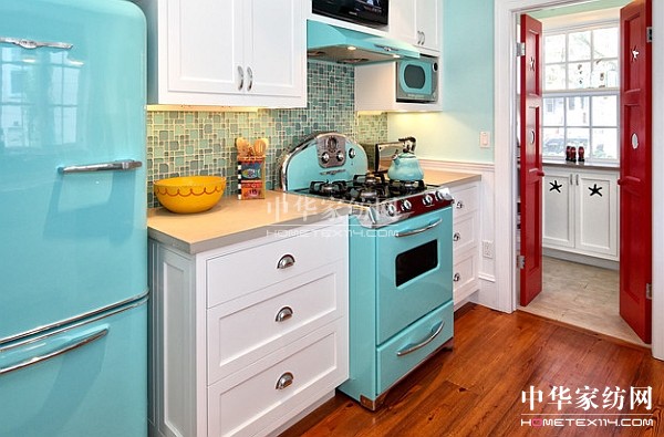 【1】古典風(fēng)吹襲廚房不老設(shè)計(jì)個(gè)性辣媽最愛(ài)