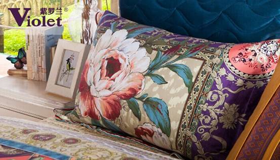 紫羅蘭家紡:彩色布藝搭配 換季讓家生動(dòng)起來(lái)