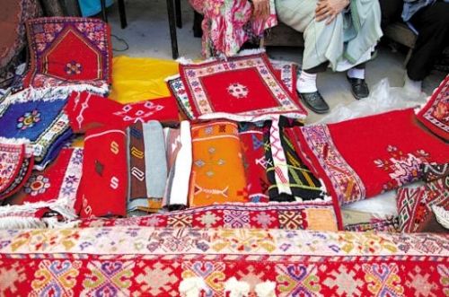 逛拉巴特地毯市場 做個