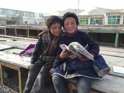 羅萊家紡愛傳西部“被”感溫暖捐贈物資現場報道(1)