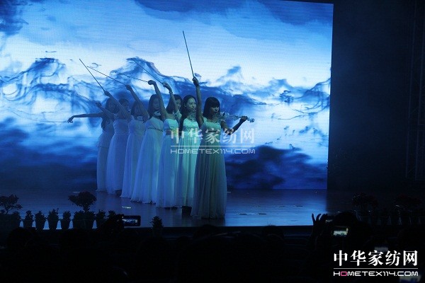 雨蘭“詩意生活•2016”新品演藝會璀璨綻放