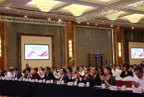 如何做到“時(shí)尚科技與協(xié)同創(chuàng)新”?聽(tīng)聽(tīng)中國(guó)紡織服裝企業(yè)家活動(dòng)日暨海上絲綢之路產(chǎn)業(yè)對(duì)接會(huì)上的聲音