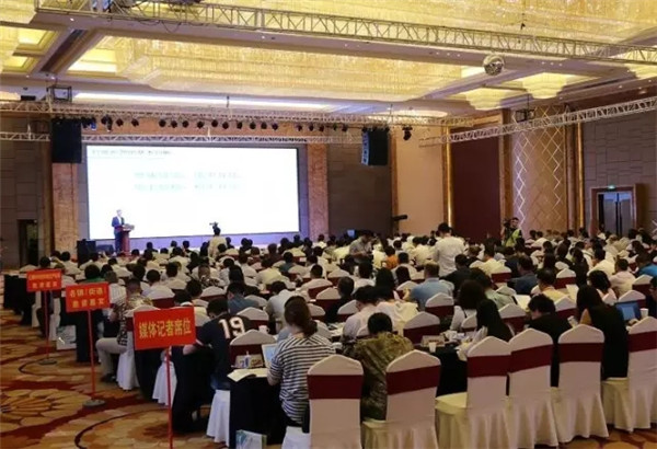 如何做到“時尚科技與協(xié)同創(chuàng)新”?聽聽中國紡織服裝企業(yè)家活動日暨海上絲綢之路產(chǎn)業(yè)對接會上的聲音