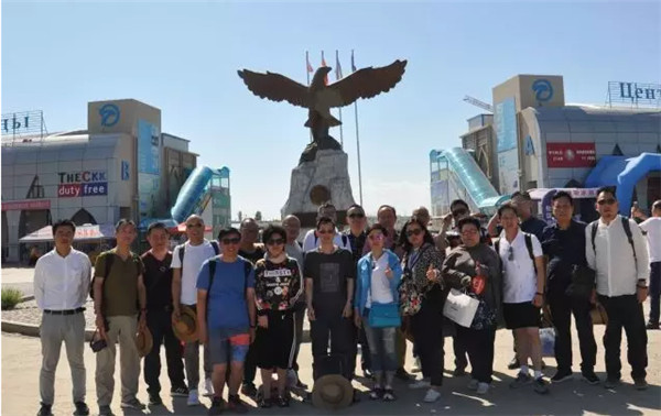 余杭家紡沿著“一帶一路”走進新疆之霍爾果斯站