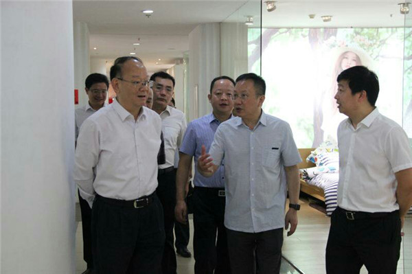 中紡聯(lián)黨委書記高勇一行實地走訪南通家紡企業(yè)