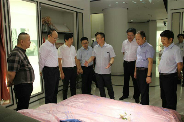 中紡聯(lián)黨委書記高勇一行實地走訪南通家紡企業(yè)